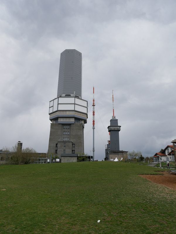 Großer Feldberg (879 m), Gipfelplateau mit Bebauung