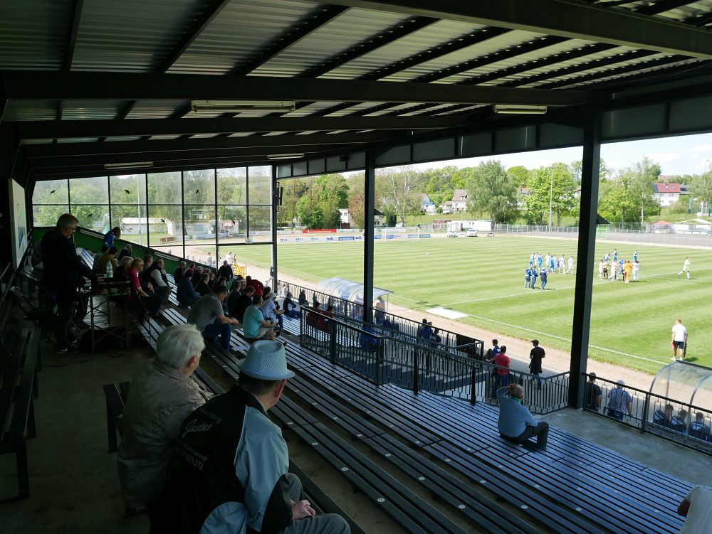 Stadtallendorf, Herrenwaldstadion, Haupttribüne