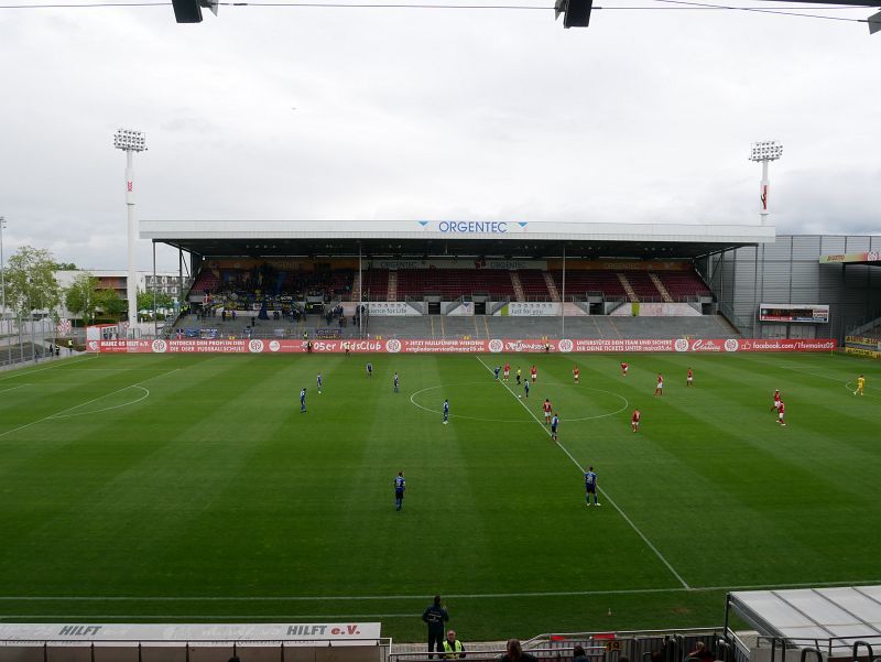 Stadion am Bruchweg, Mainz, 1.FSV Mainz 05 II - 1. FC Saarbrücken, kurz vor Spielbeginn